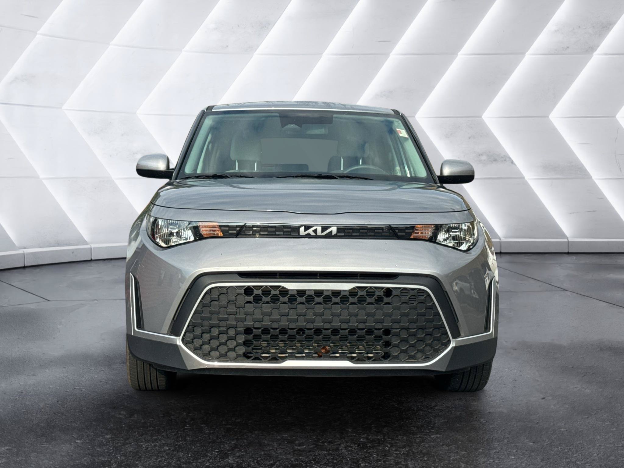 Certified 2025 Kia Soul LX w/ LX Technology Package FWD image 2