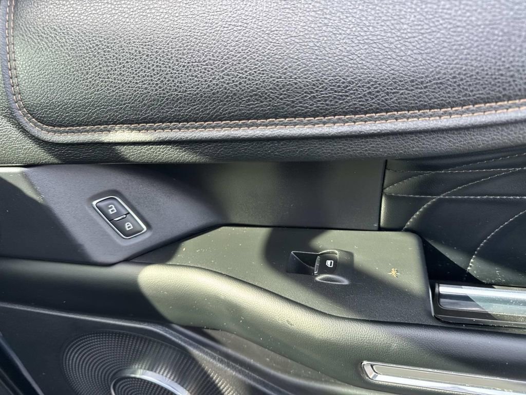 Used 2019 Ford Expedition Max Platinum image 16