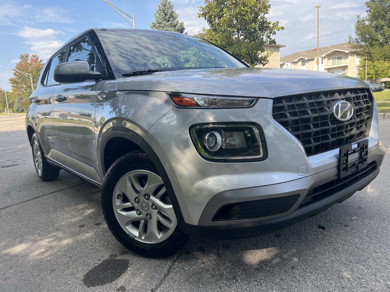 Used 2020 Hyundai Venue SE image 1