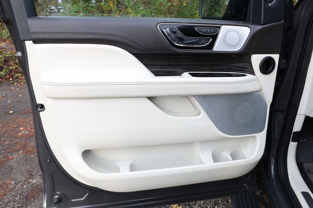 Used 2024 Lincoln Navigator Black Label image 11
