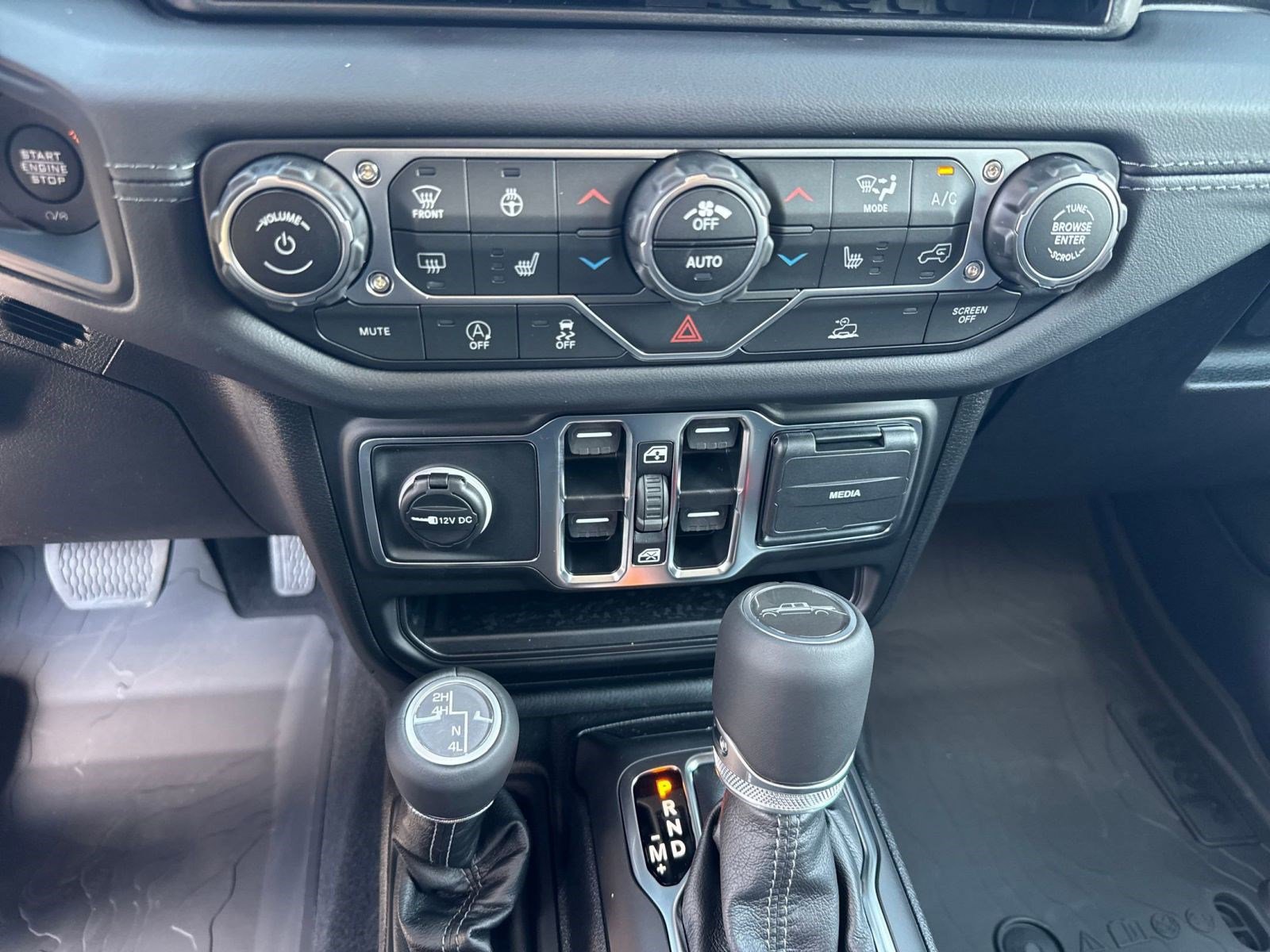 New 2025 Jeep Gladiator Sport image 27
