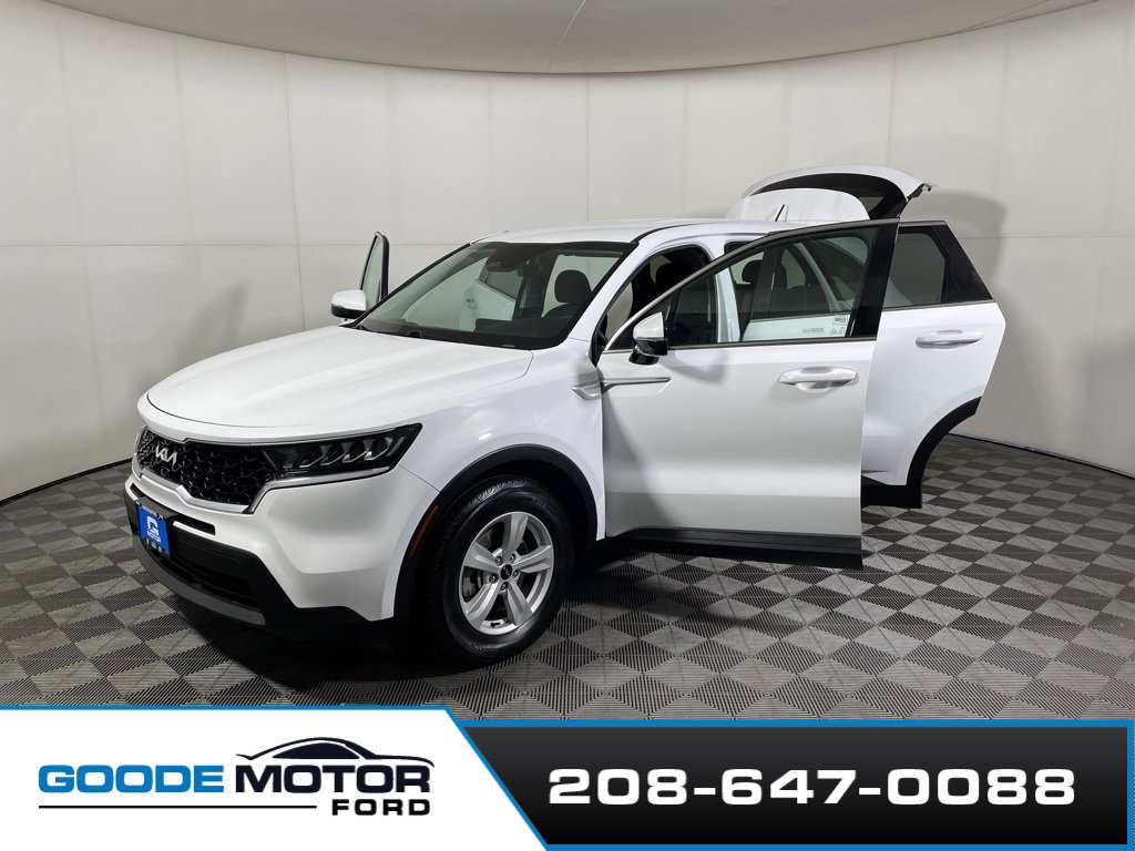 Used 2022 Kia Sorento LX image 11