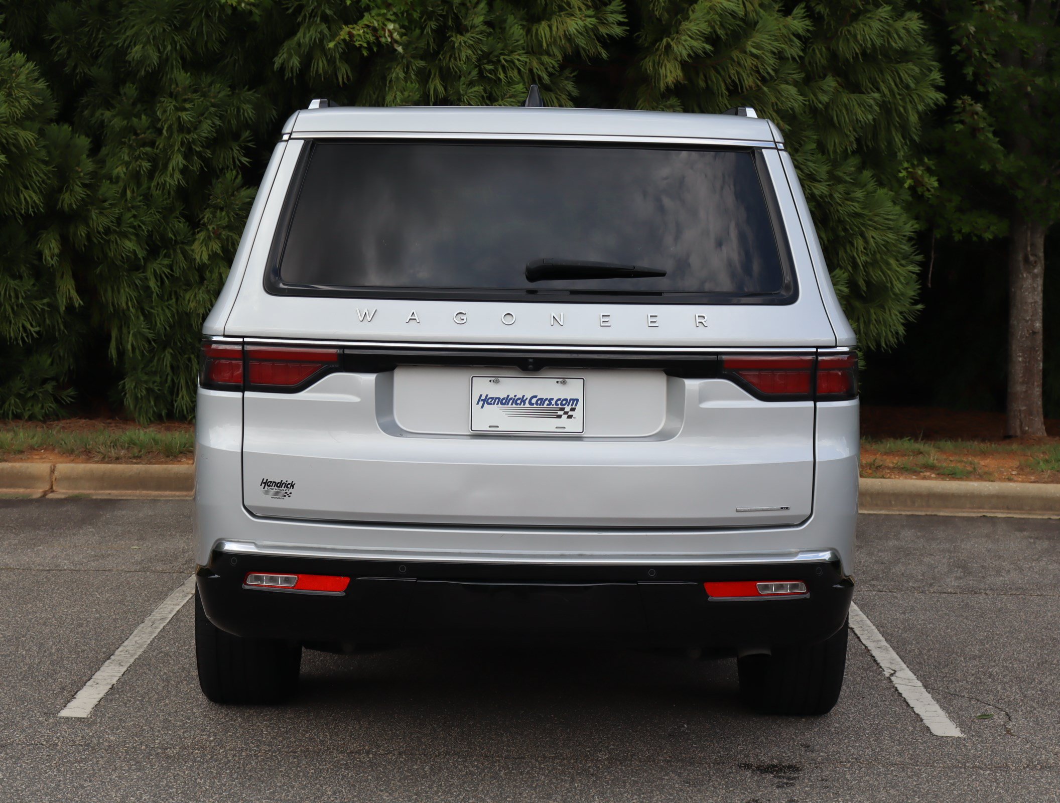 Used 2024 Jeep Wagoneer L Series II AWD/4WD image 8