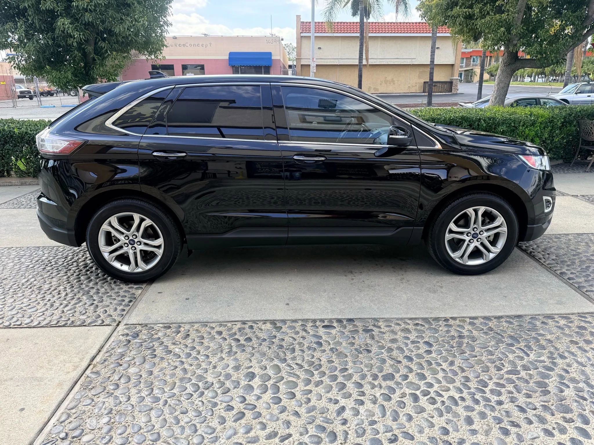 Used 2018 Ford Edge Titanium image 4