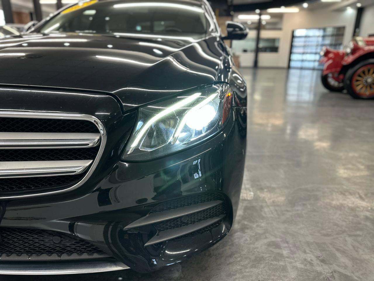 Used 2019 Mercedes-Benz E 300 4MATIC w/ Premium 1 Package image 10