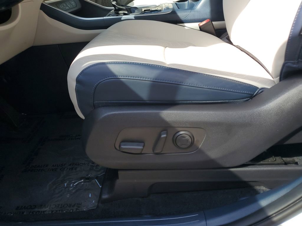 Used 2025 Kia Carnival EX image 16