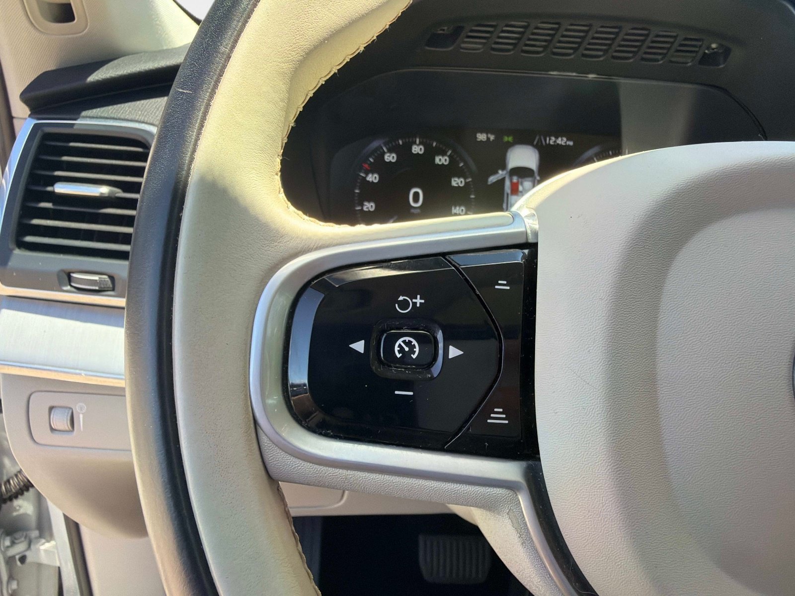 Used 2021 Volvo XC90 T5 Momentum w/ Climate Package FWD image 28