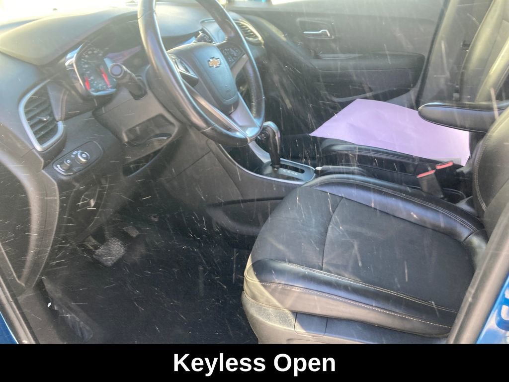 Used 2020 Chevrolet Trax LT w/ LT Convenience Package image 11