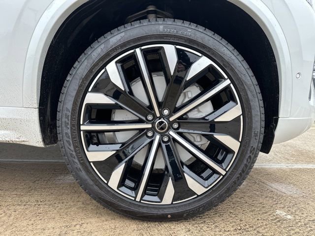 New 2026 Volvo XC90 T8 Plus w/ Protection Package Premier image 9