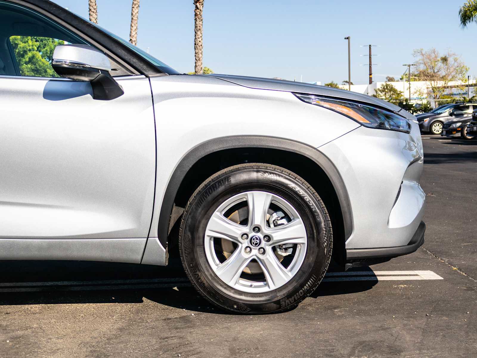 Used 2022 Toyota Highlander LE FWD image 5