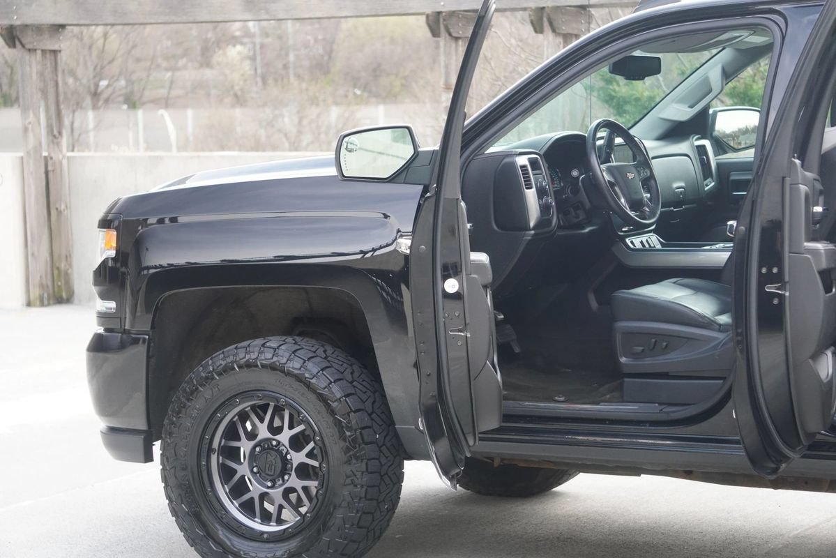 Used 2017 Chevrolet Silverado 1500 LTZ Z71 AWD/4WD image 18