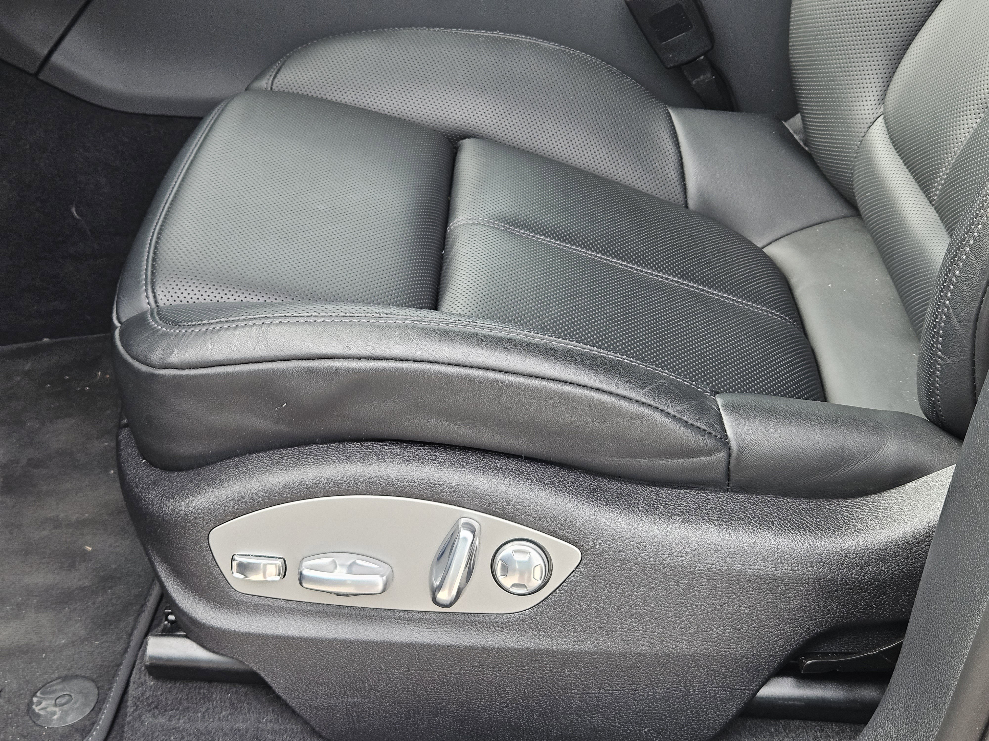 Certified 2025 Porsche Macan image 23