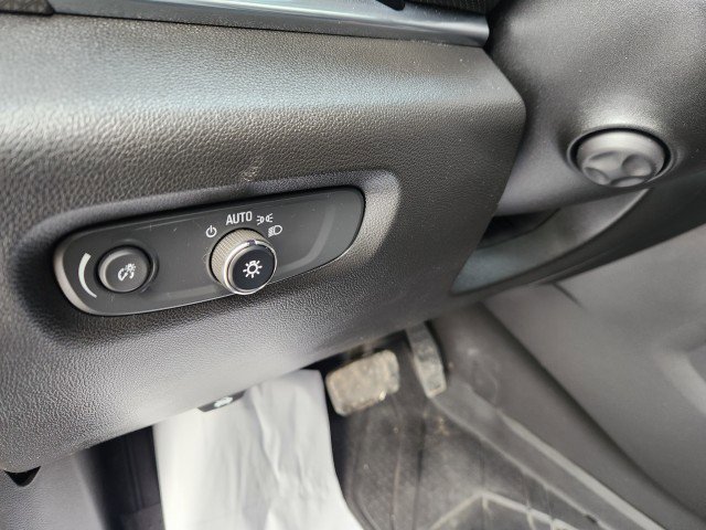 Used 2022 Chevrolet Traverse Premier w/ Redline Edition image 38