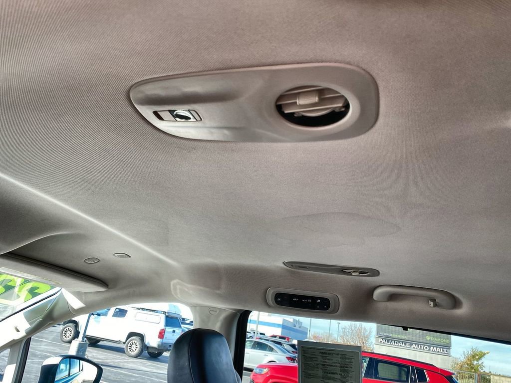 Used 2023 Chrysler Pacifica Touring-L image 20