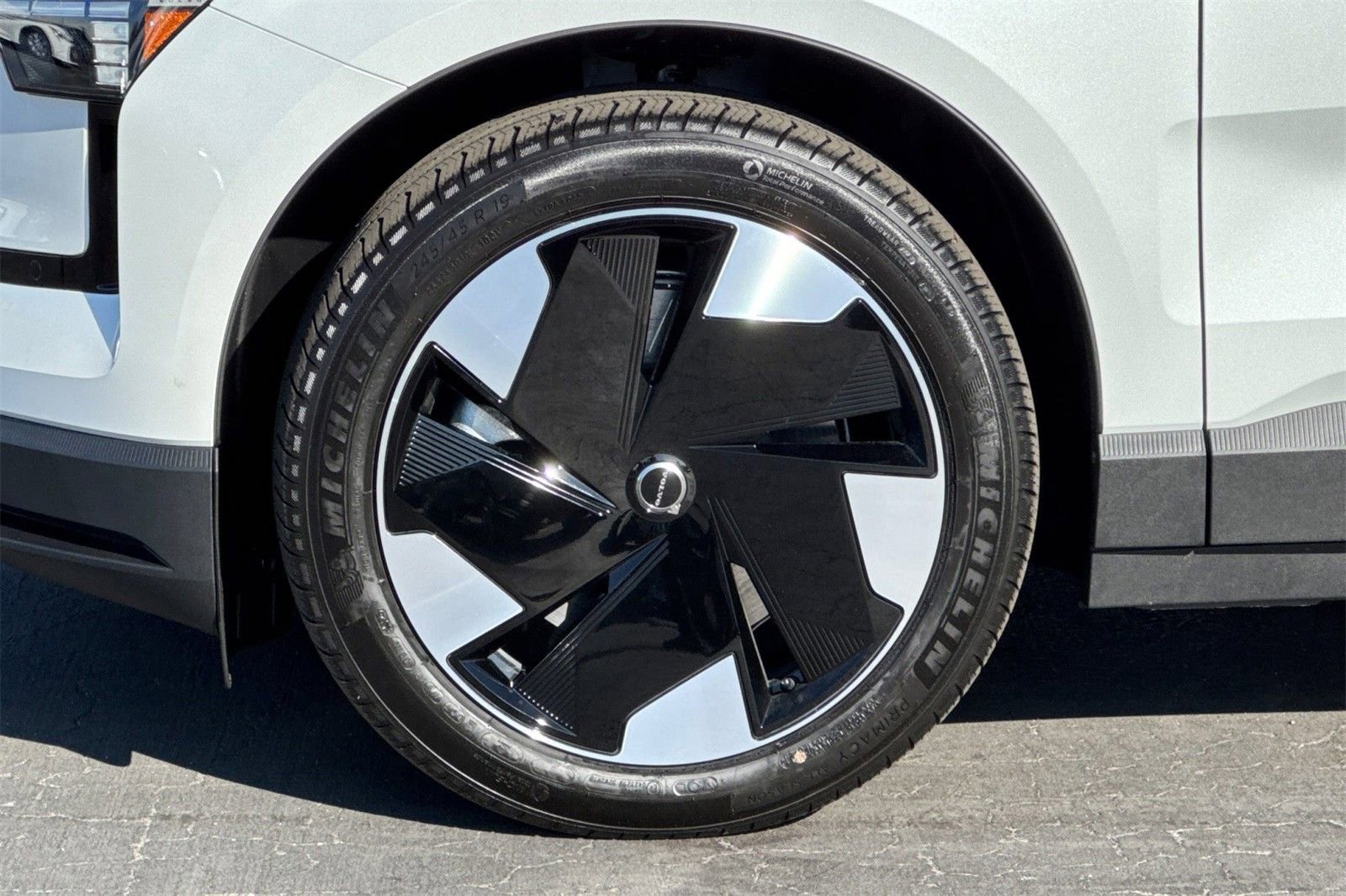 New 2026 Volvo EX30 Plus w/ Climate Package image 24