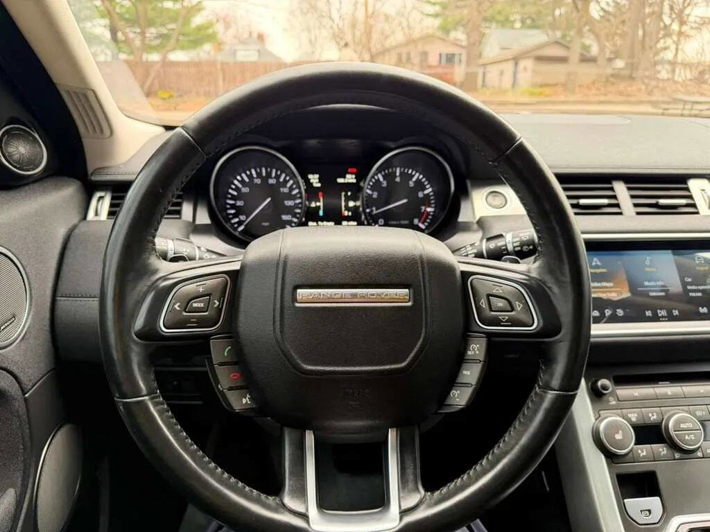 Used 2015 Land Rover Range Rover Evoque Pure image 11