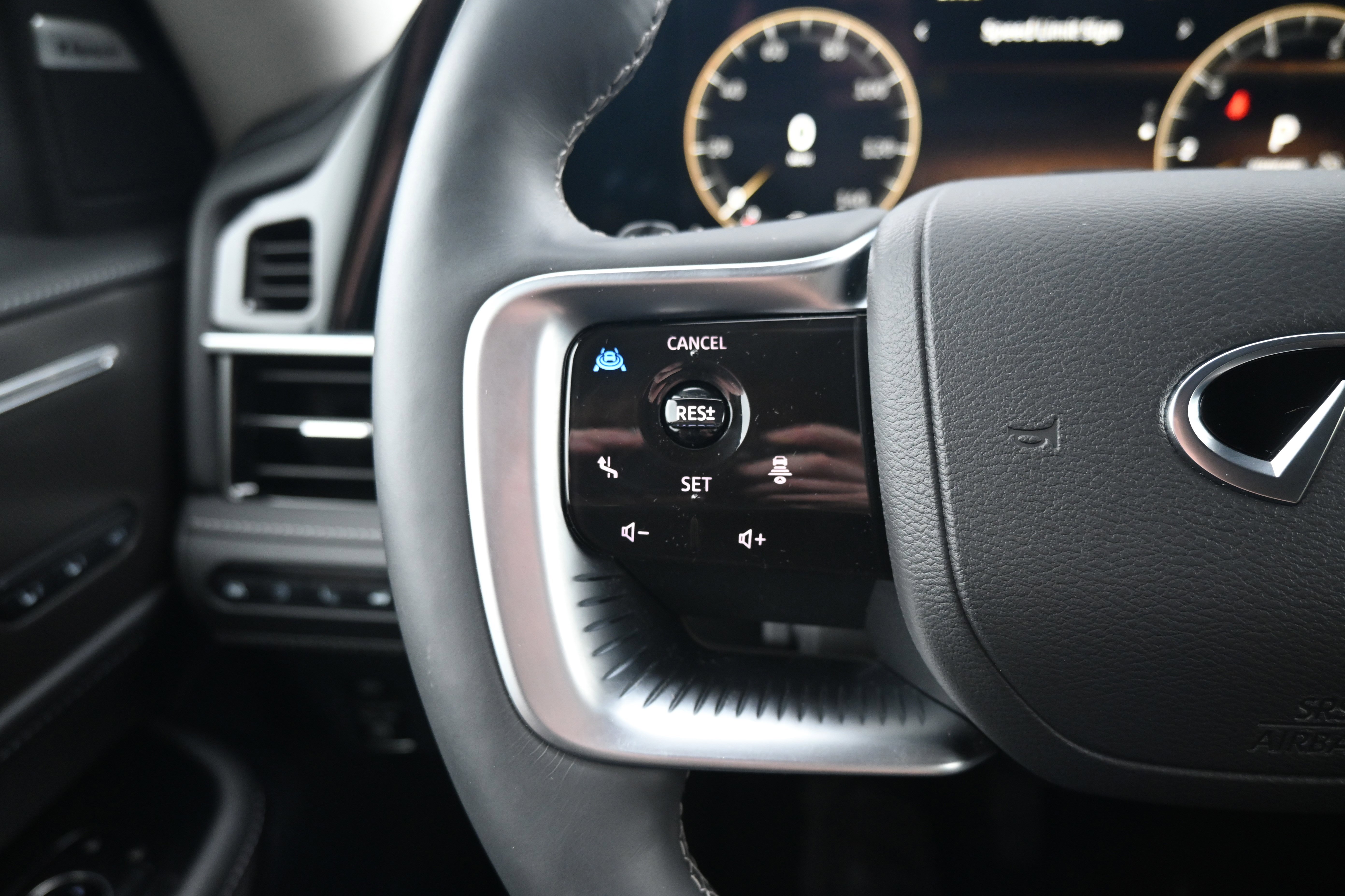 Used 2026 INFINITI QX80 Luxe RWD image 16
