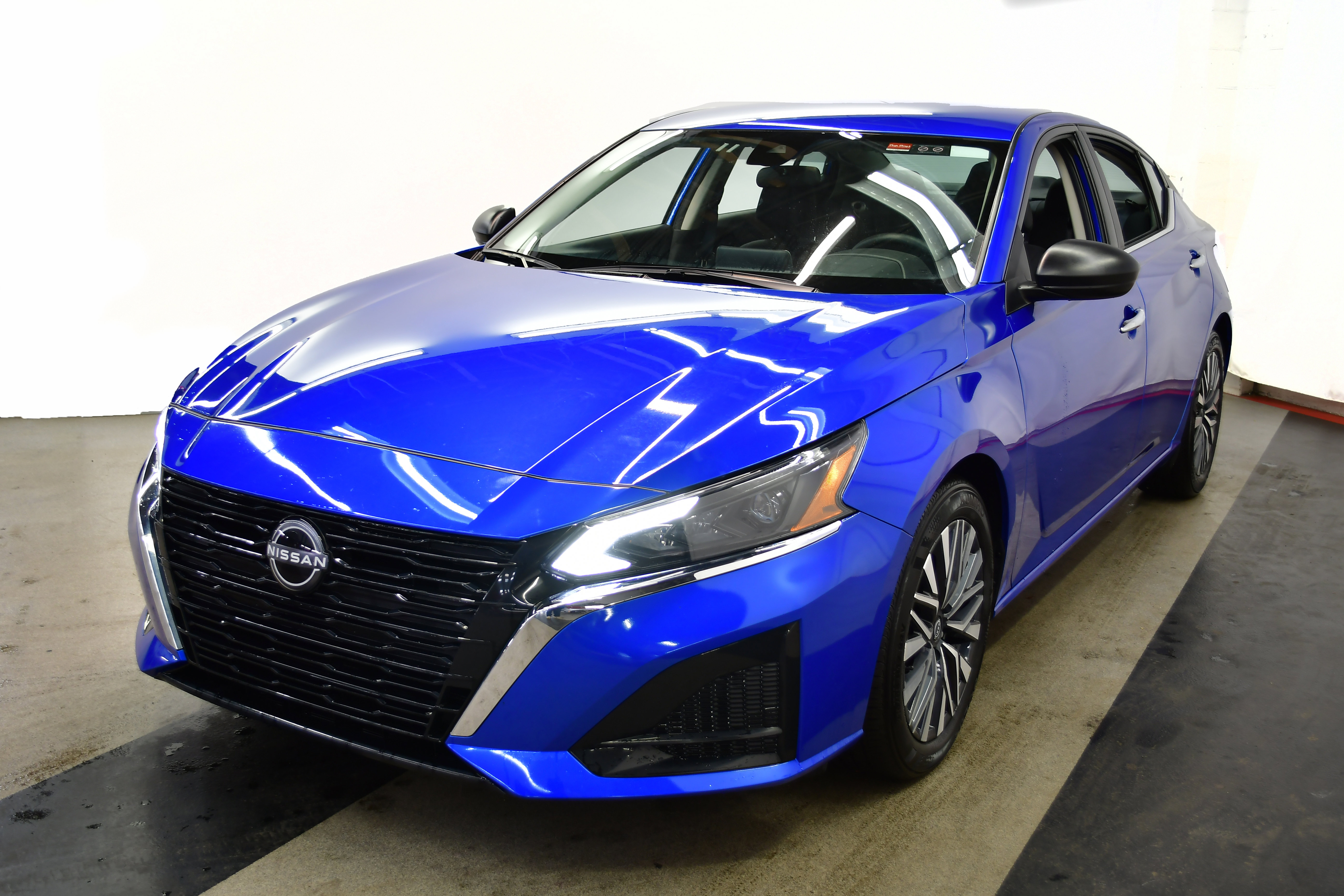 Used 2025 Nissan Altima 2.5 SV image 4