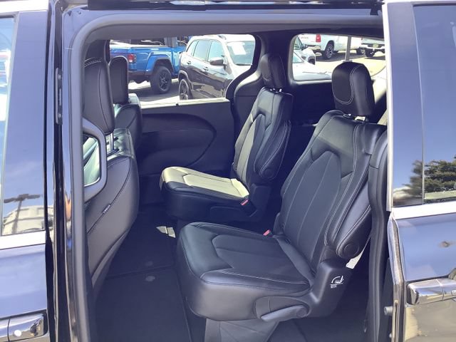 Used 2025 Chrysler Voyager LX FWD image 23