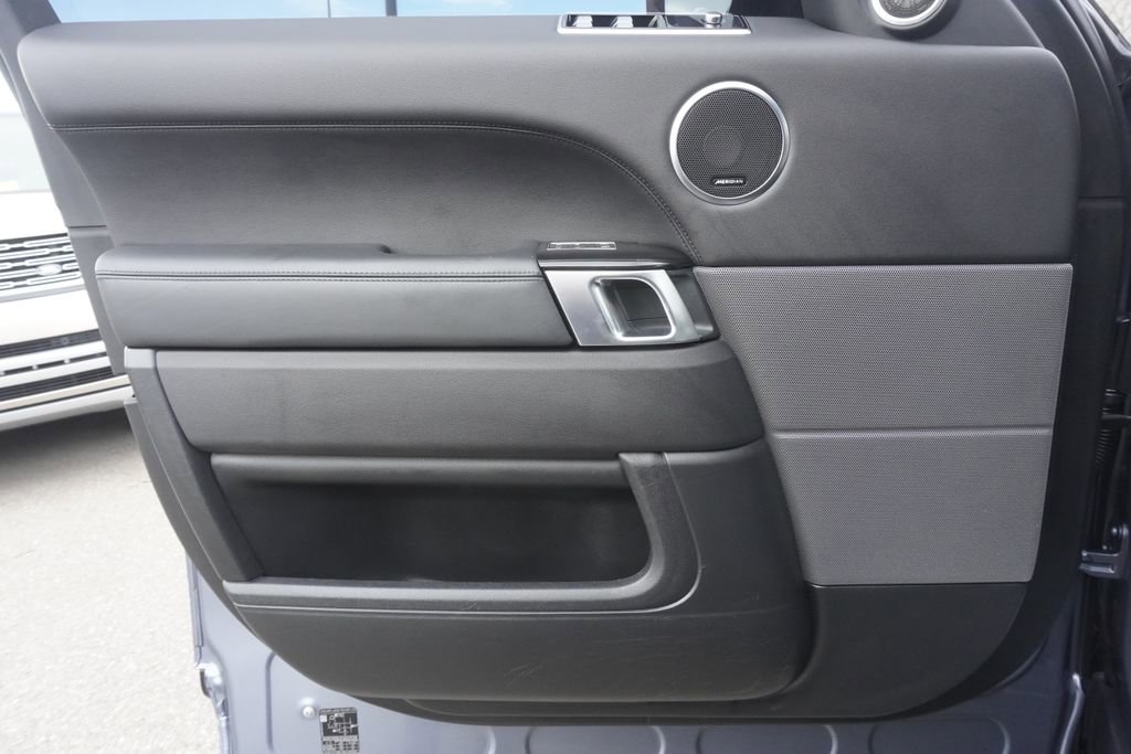 Used 2020 Land Rover Range Rover Sport HSE image 17