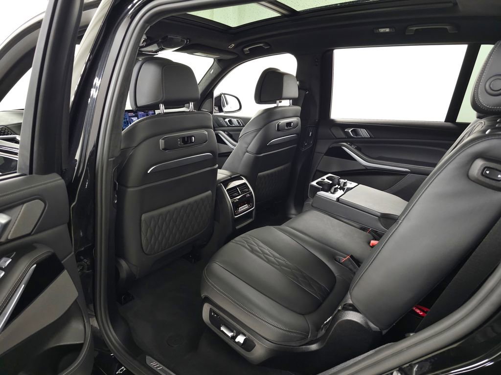 Used 2023 BMW X7 xDrive40i w/ M Sport Package AWD/4WD image 39