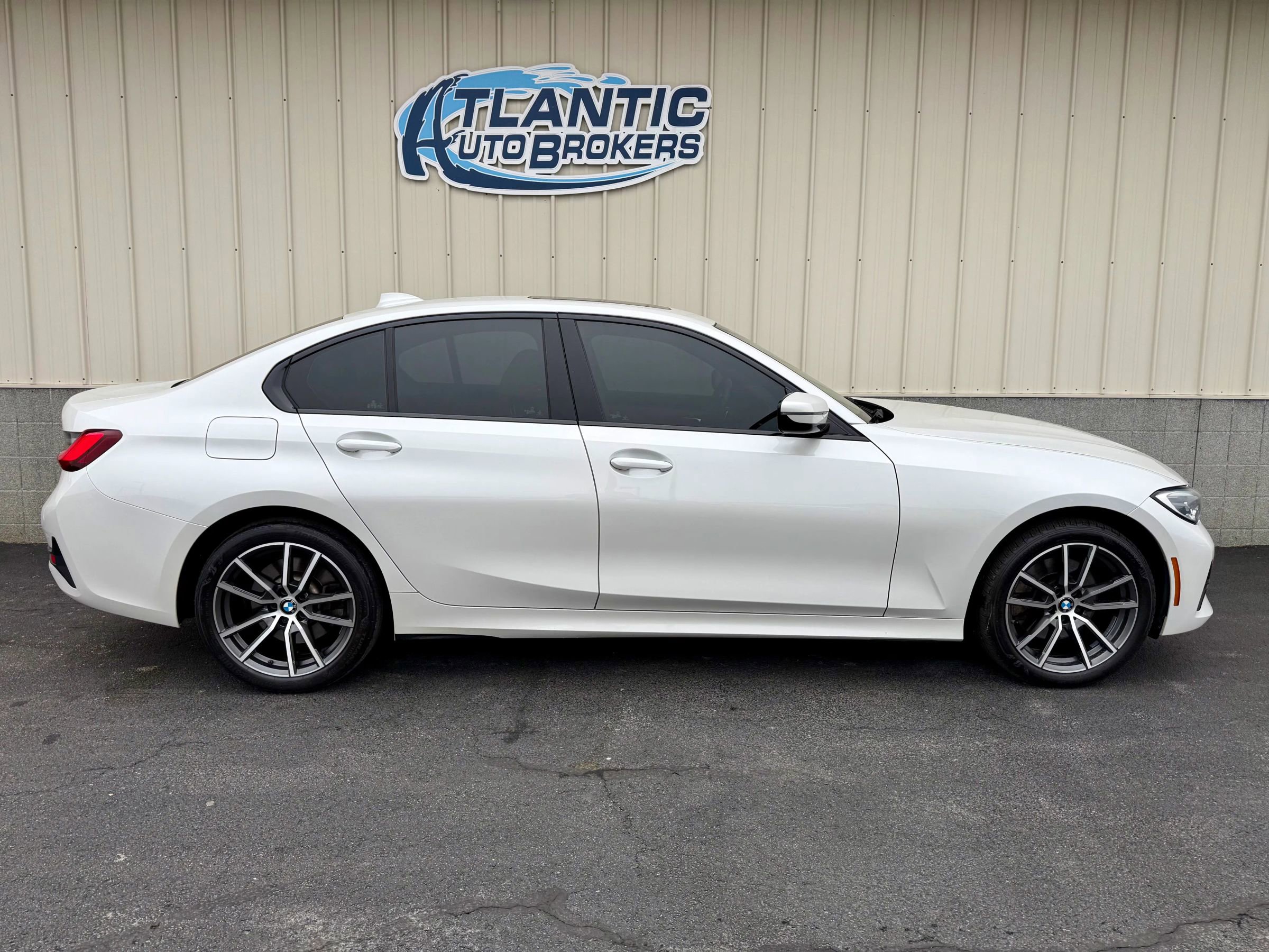 Used 2022 BMW 330i xDrive Sedan w/ Driving Assistance Package AWD/4WD image 3