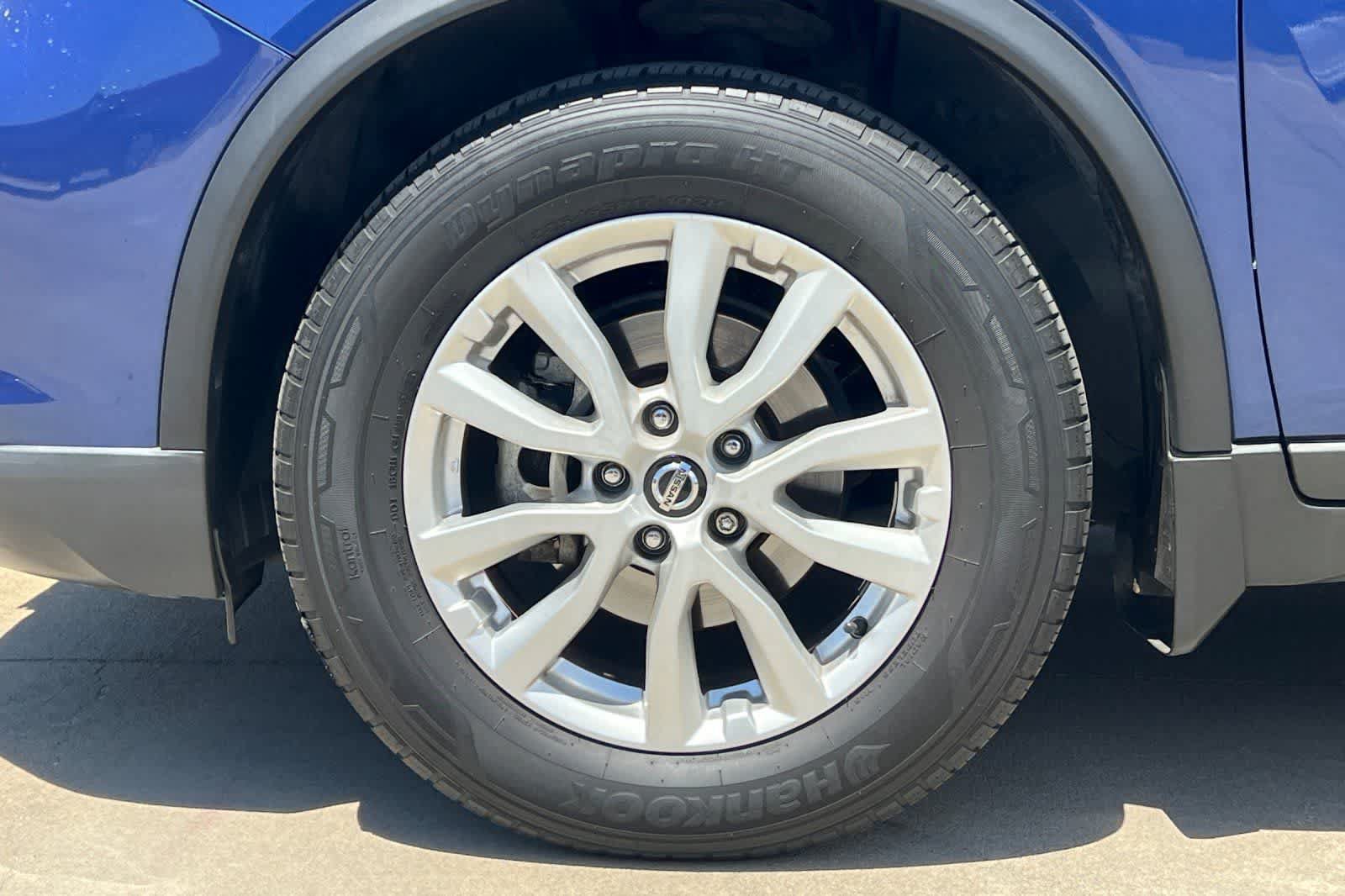 Used 2017 Nissan Rogue SV FWD image 12