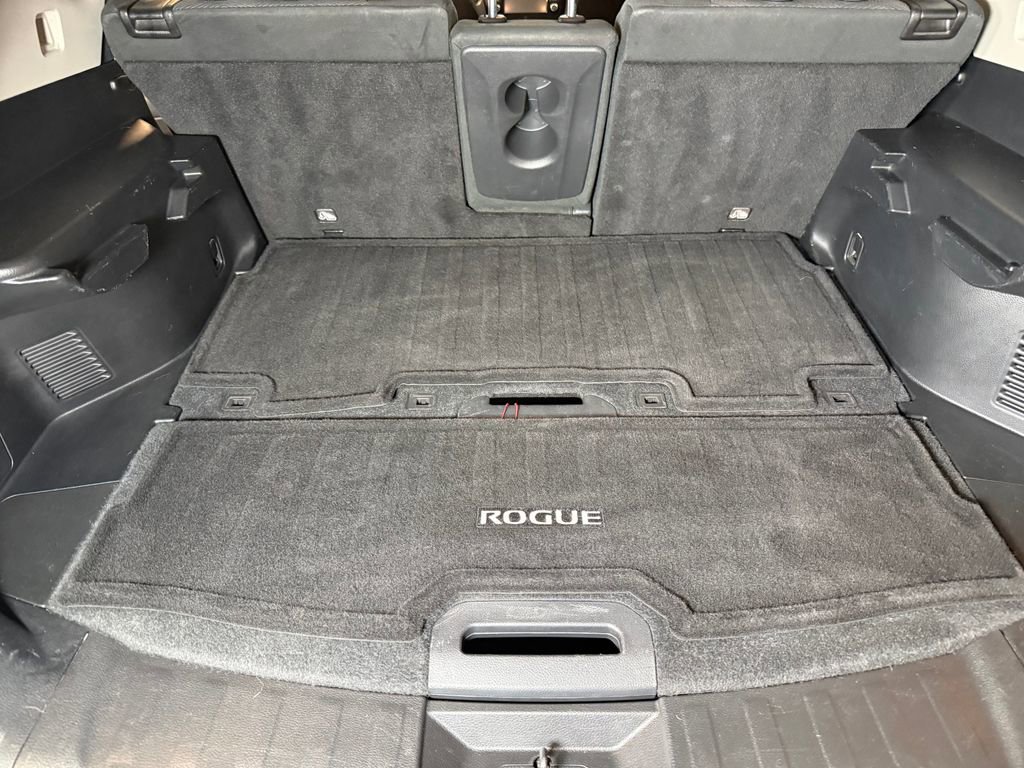 Used 2016 Nissan Rogue SV w/ SV Premium Package image 22