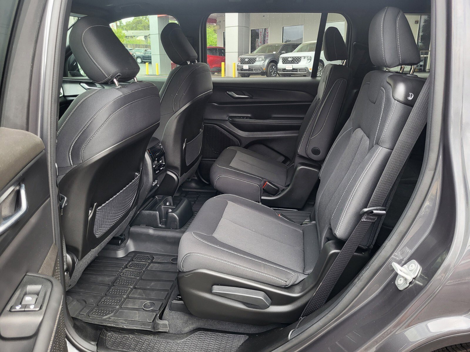 Used 2025 Jeep Grand Cherokee L Laredo w/ Luxury Tech Group I image 17