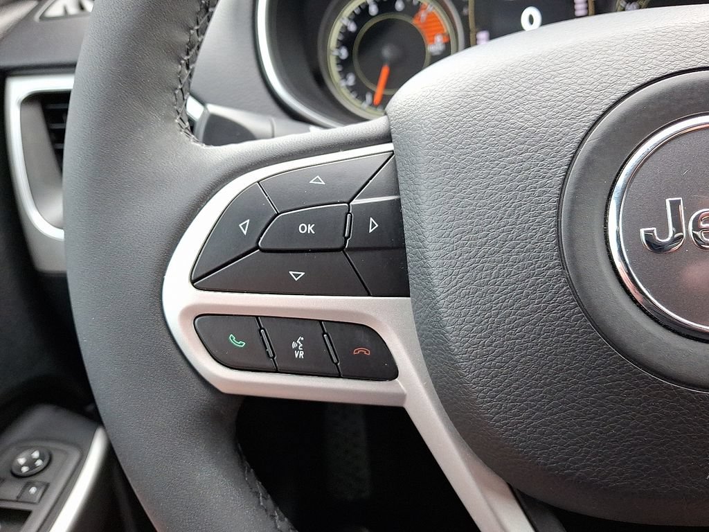 Used 2022 Jeep Cherokee Latitude AWD/4WD image 20