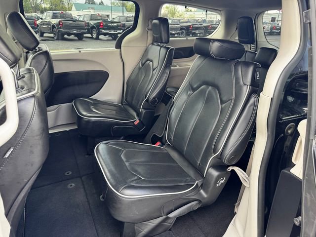 Used 2023 Chrysler Pacifica Limited image 19