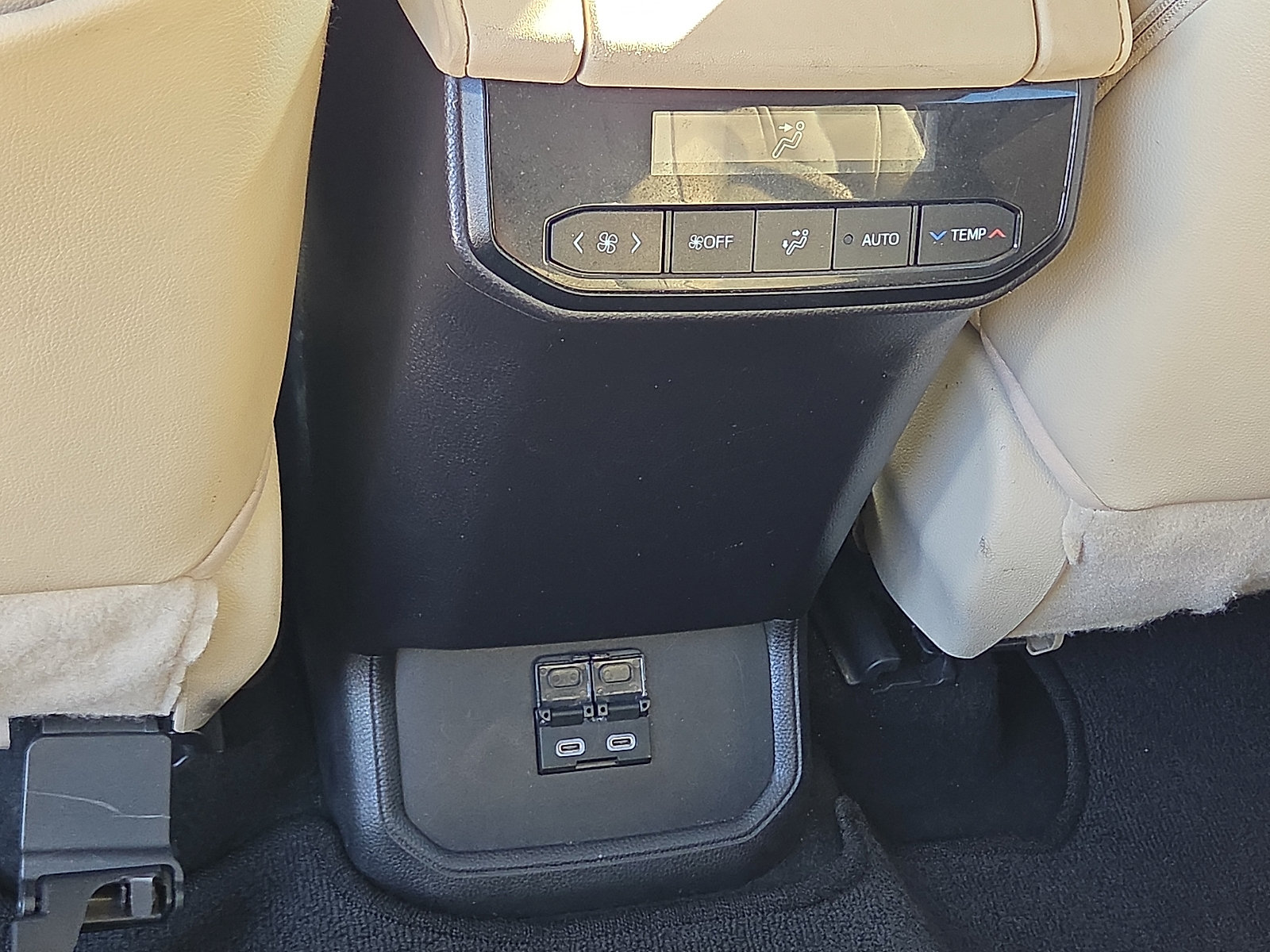 Used 2023 Toyota Highlander XLE FWD image 12