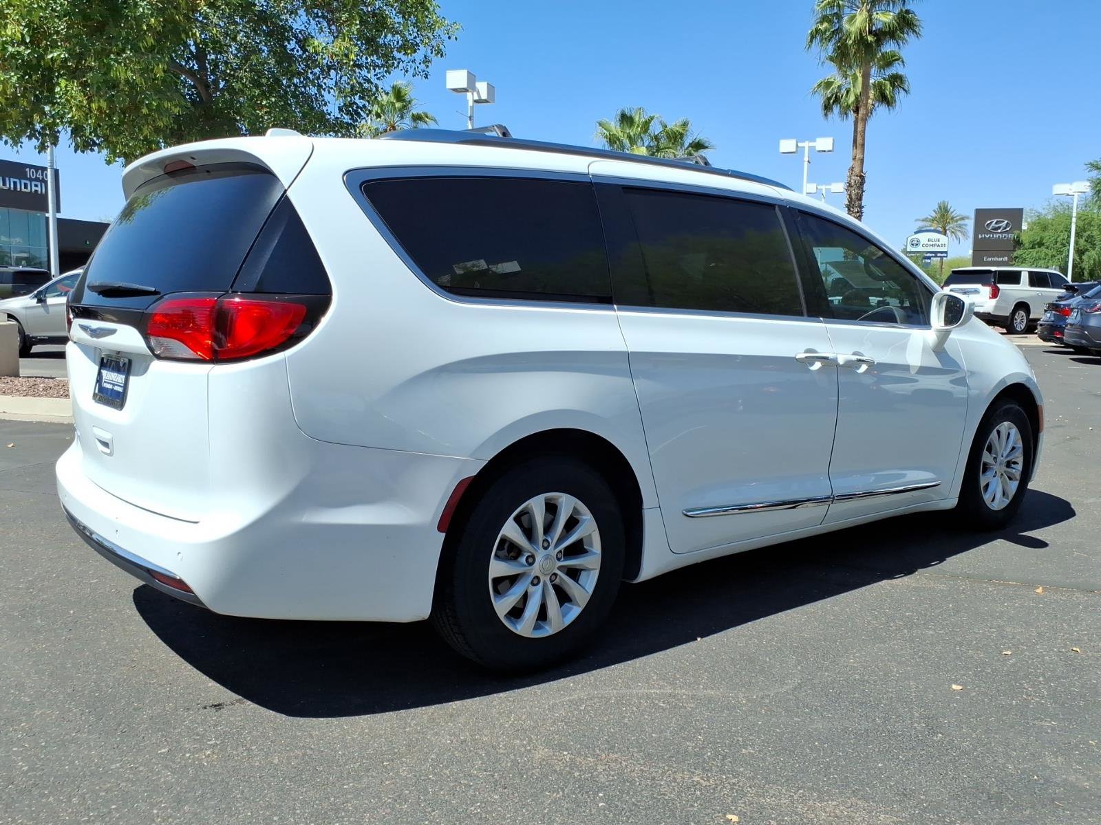 Used 2019 Chrysler Pacifica Touring-L image 5