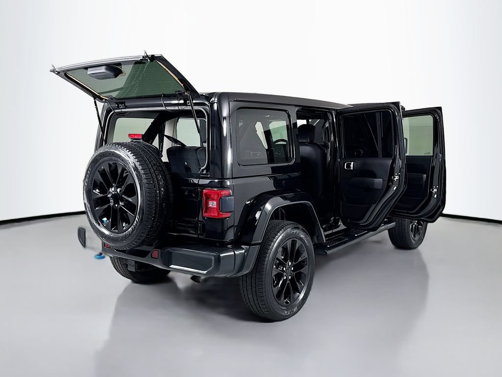 Used 2023 Jeep Wrangler Unlimited Sahara w/ Cold Weather Group AWD/4WD image 23
