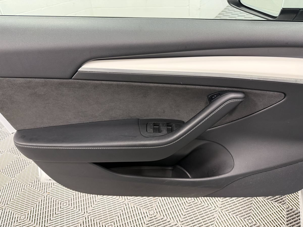Used 2022 Tesla Model 3 Long Range AWD/4WD image 9