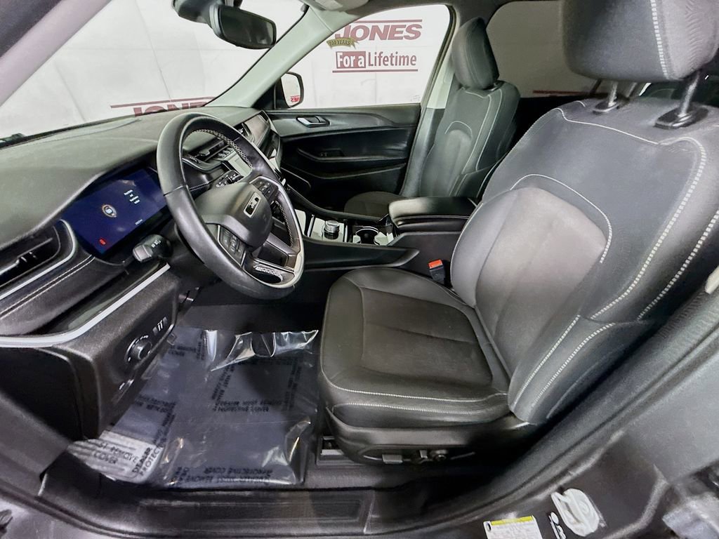 Used 2022 Jeep Grand Cherokee L Laredo w/ Luxury Tech Group I AWD/4WD image 24