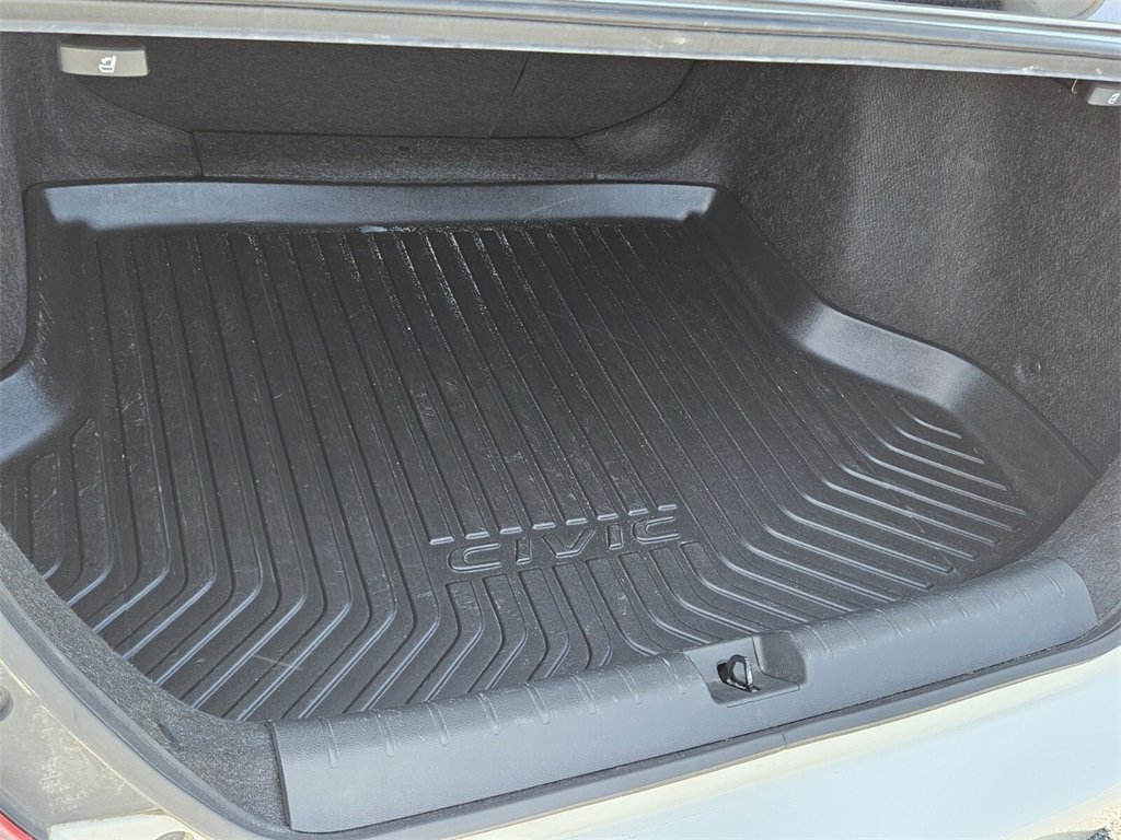Used 2019 Honda Civic Touring image 11