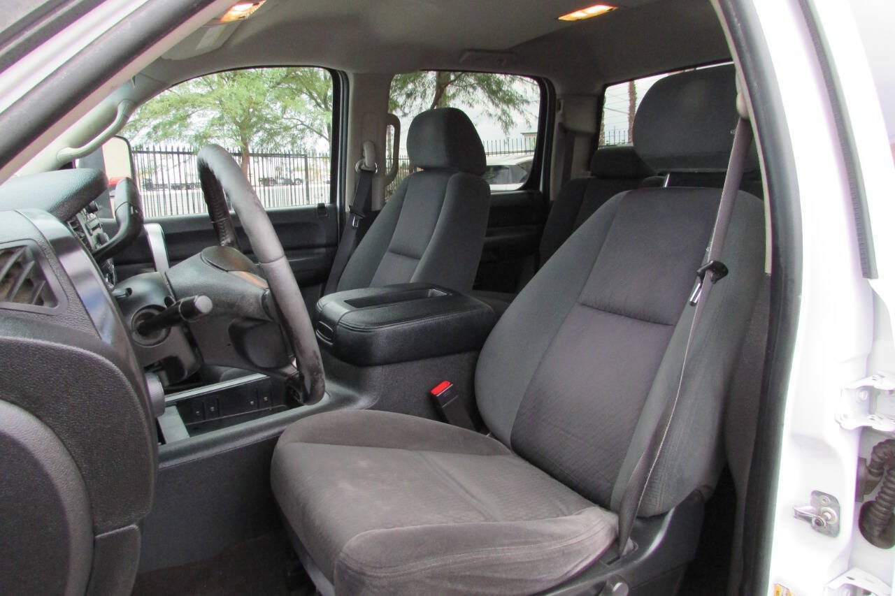 Used 2007 Chevrolet Silverado 2500 LT w/ 2LT Convenience Package AWD/4WD image 19