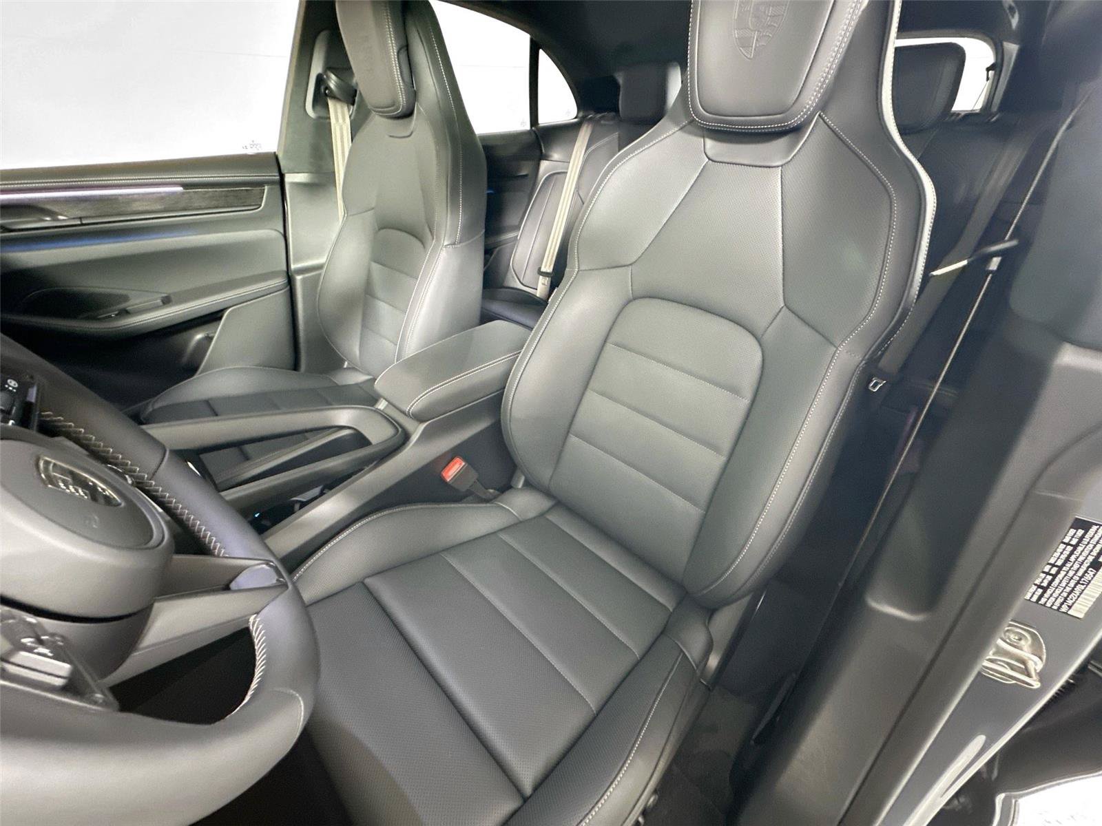 Certified 2025 Porsche Macan Turbo Electric AWD/4WD image 5