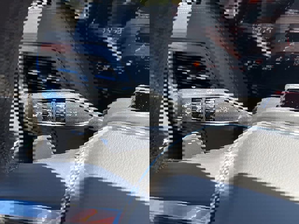 New 2025 GMC Yukon XL Denali w/ Denali Reserve Package image 32