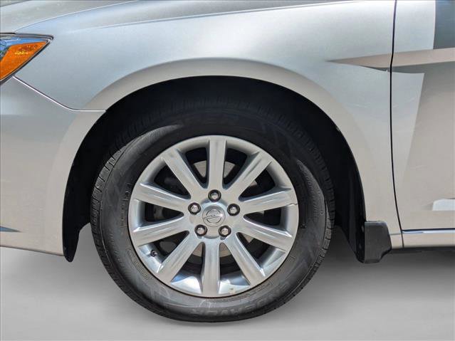 Used 2012 Chrysler 200 Touring FWD image 14