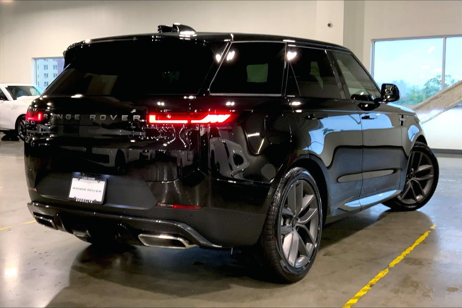 Certified 2026 Land Rover Range Rover Sport SE AWD/4WD image 12