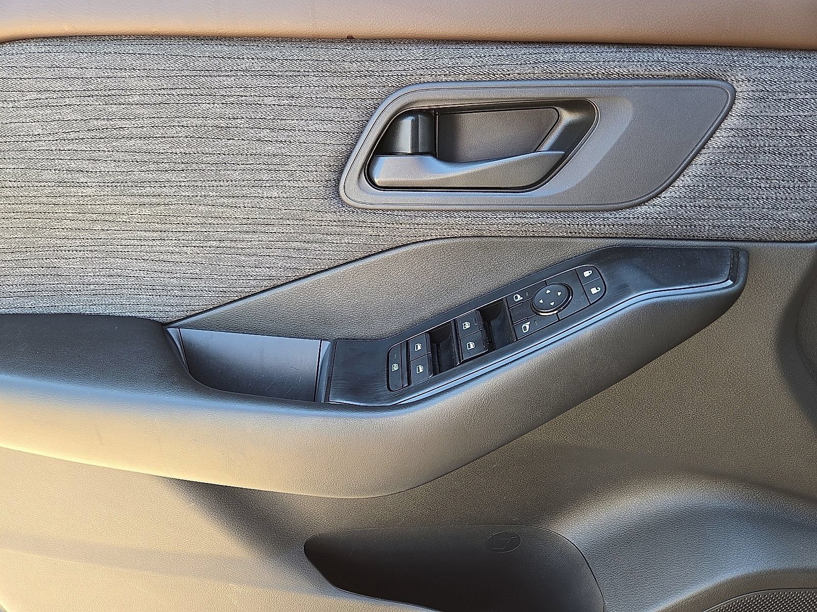 Used 2023 Nissan Rogue S FWD image 18