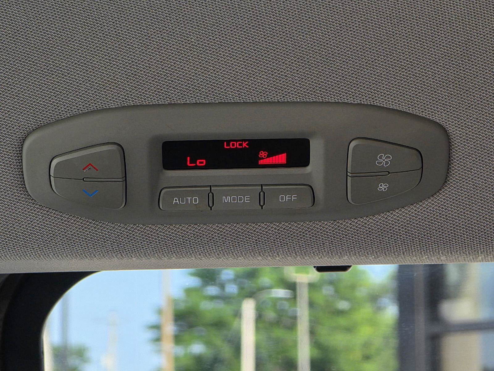 Used 2016 Kia Sedona SX Limited w/ Option Group 030 FWD image 33