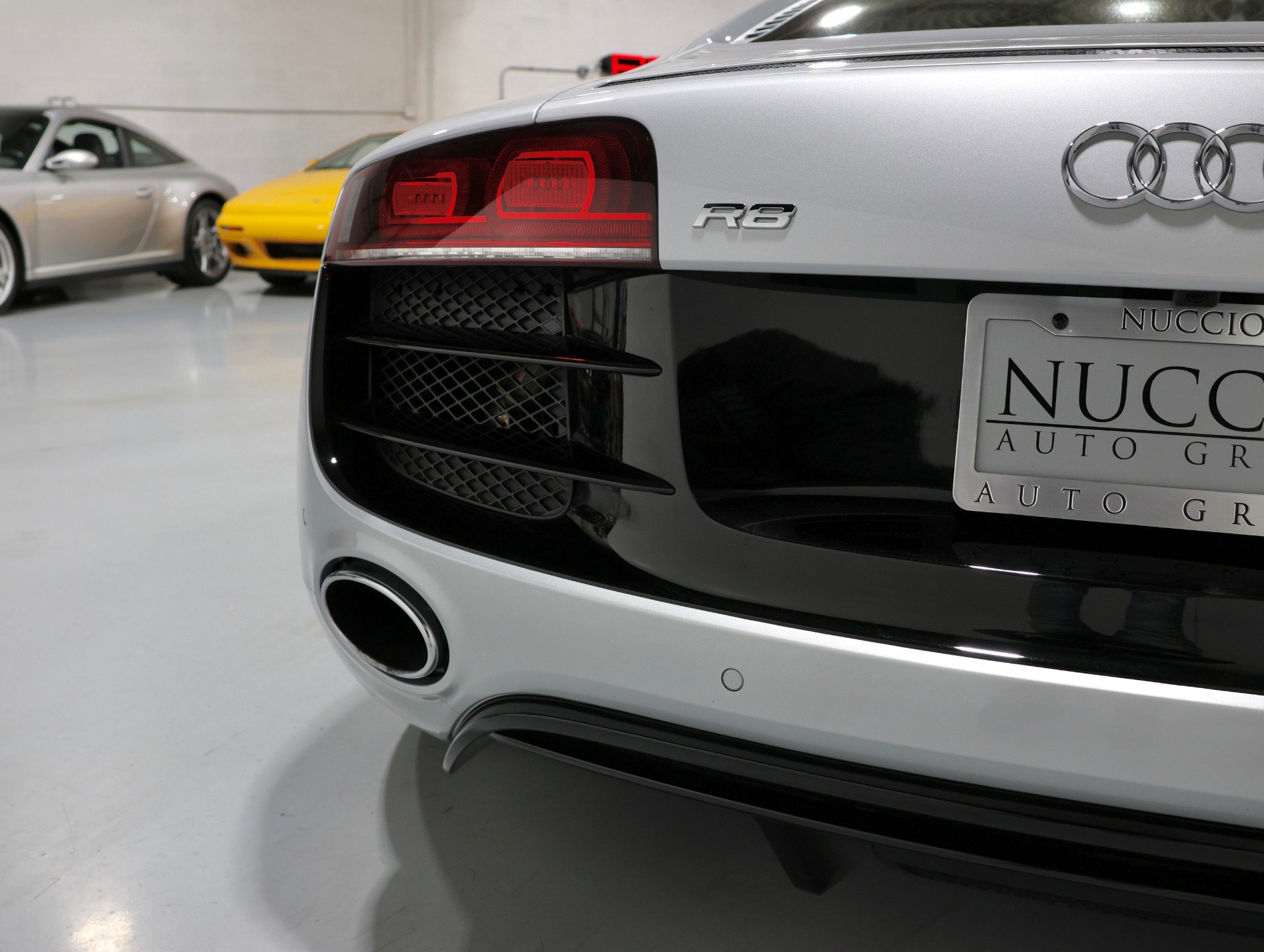 Used 2011 Audi R8 V10 AWD/4WD image 16