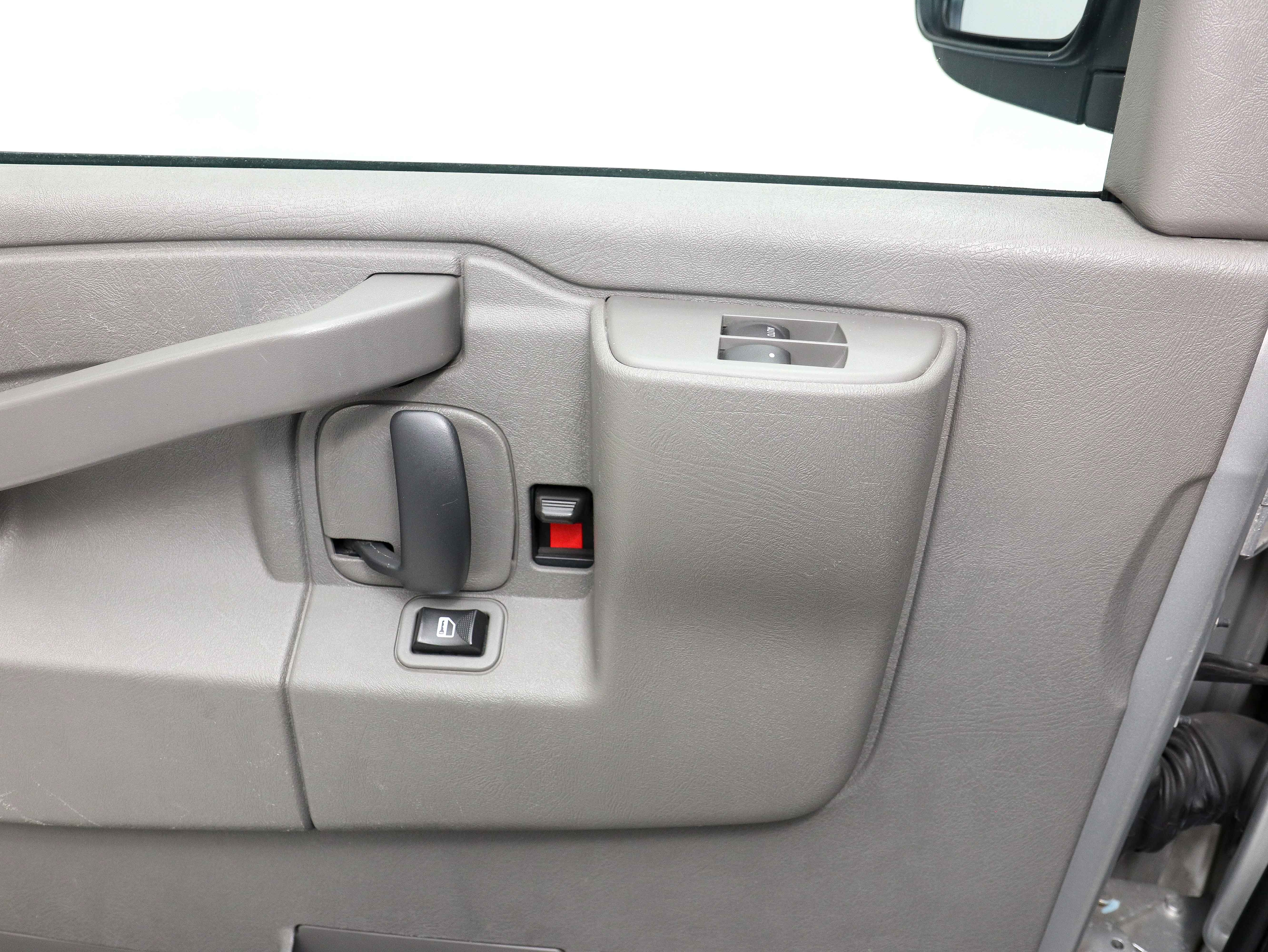 Used 2017 GMC Savana 3500 LT w/ LT Preferred Equipment Group image 22