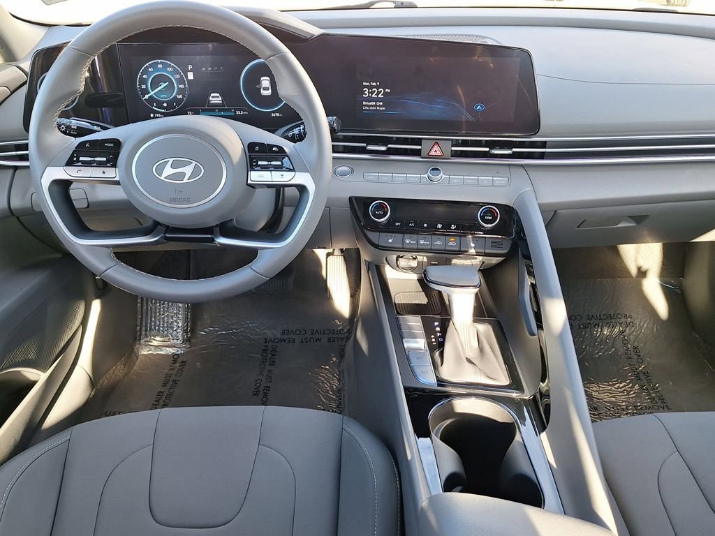 New 2025 Hyundai Elantra SEL image 13