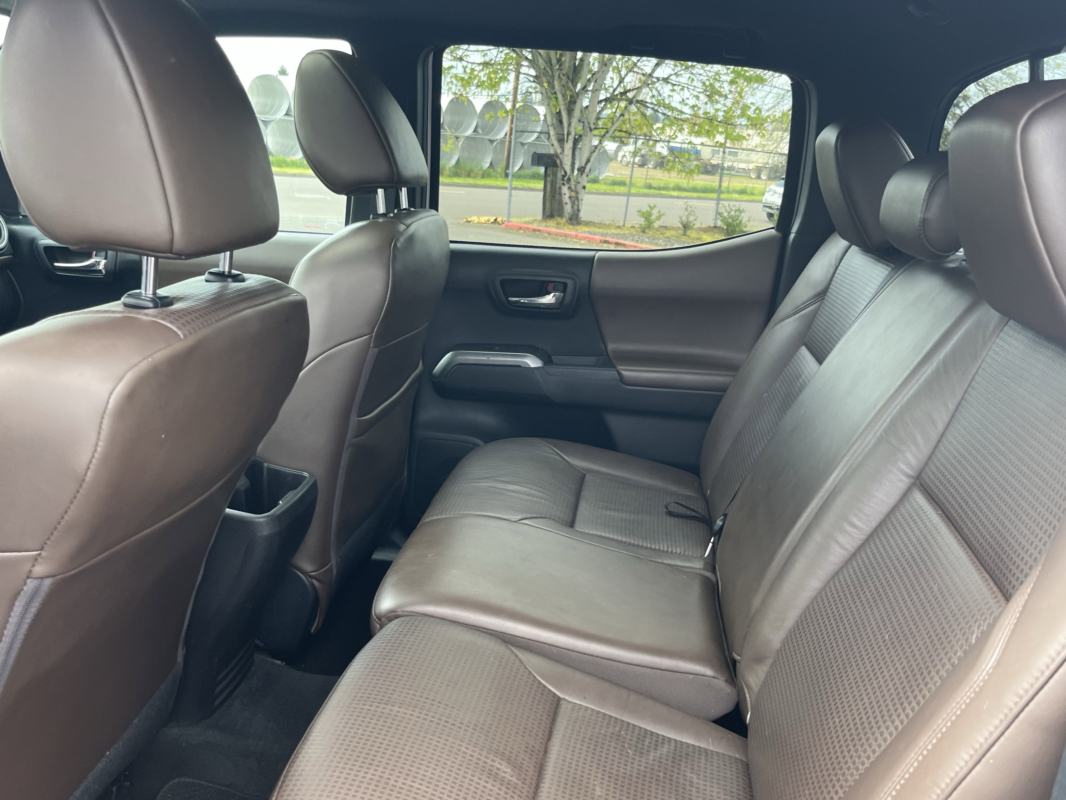 Used 2016 Toyota Tacoma Limited w/ Towing Package RWD image 16