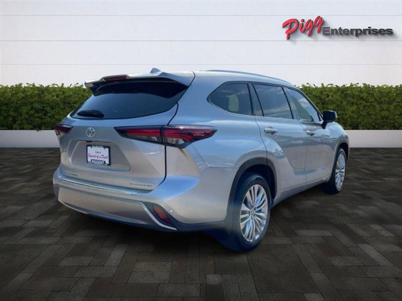 Used 2024 Toyota Highlander LE image 8
