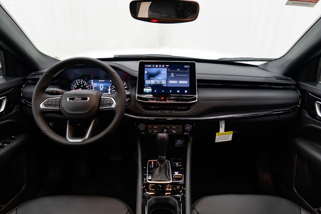New 2026 Jeep Compass Latitude image 9